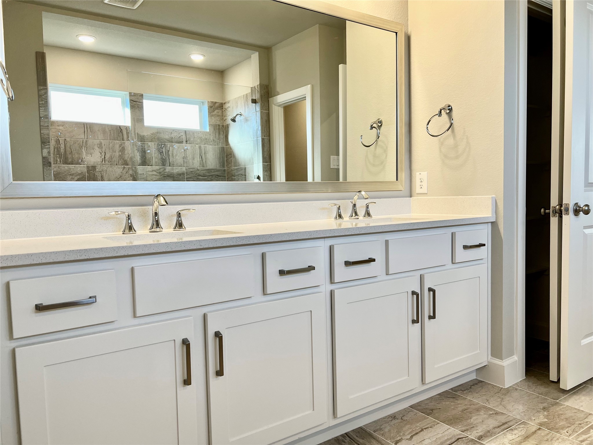 547 Kingston Lane Conroe, TX 77384 - Photo 27 of 50 a bathroom with a sink and a mirror