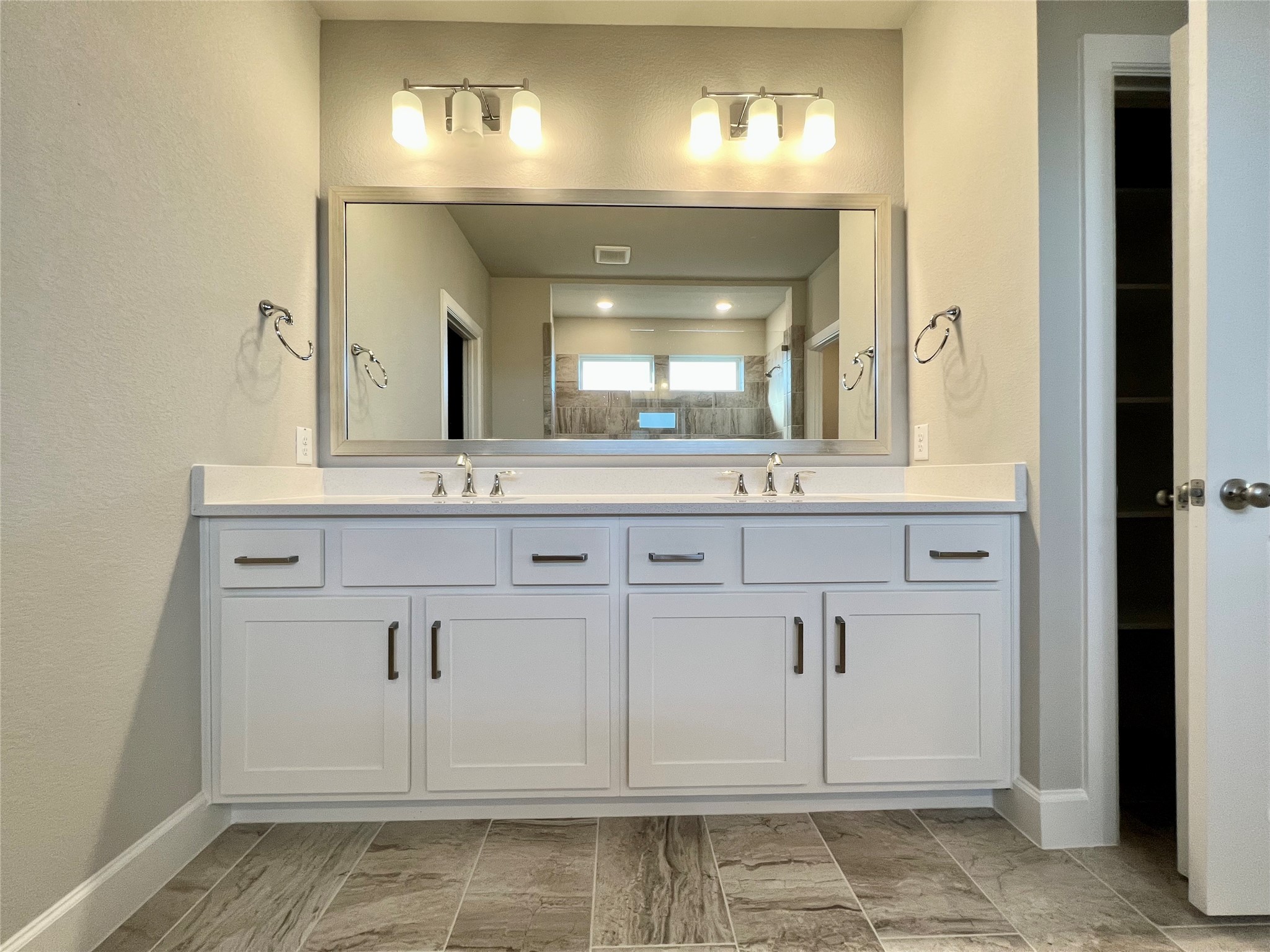 547 Kingston Lane Conroe, TX 77384 - Photo 34 of 50 a bathroom with a sink and a mirror