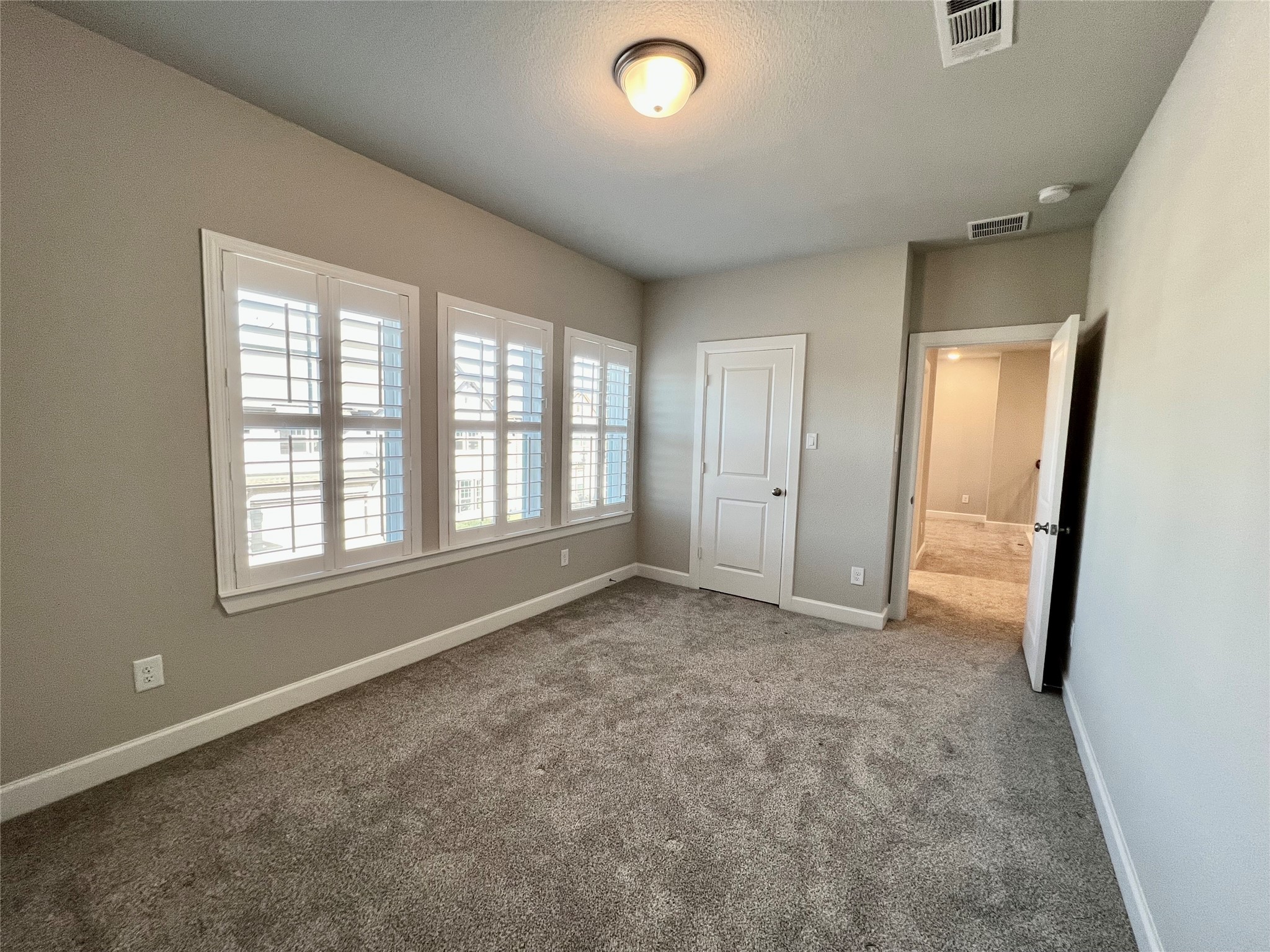 547 Kingston Lane Conroe, TX 77384 - Photo 40 of 50 an empty room with windows and closet