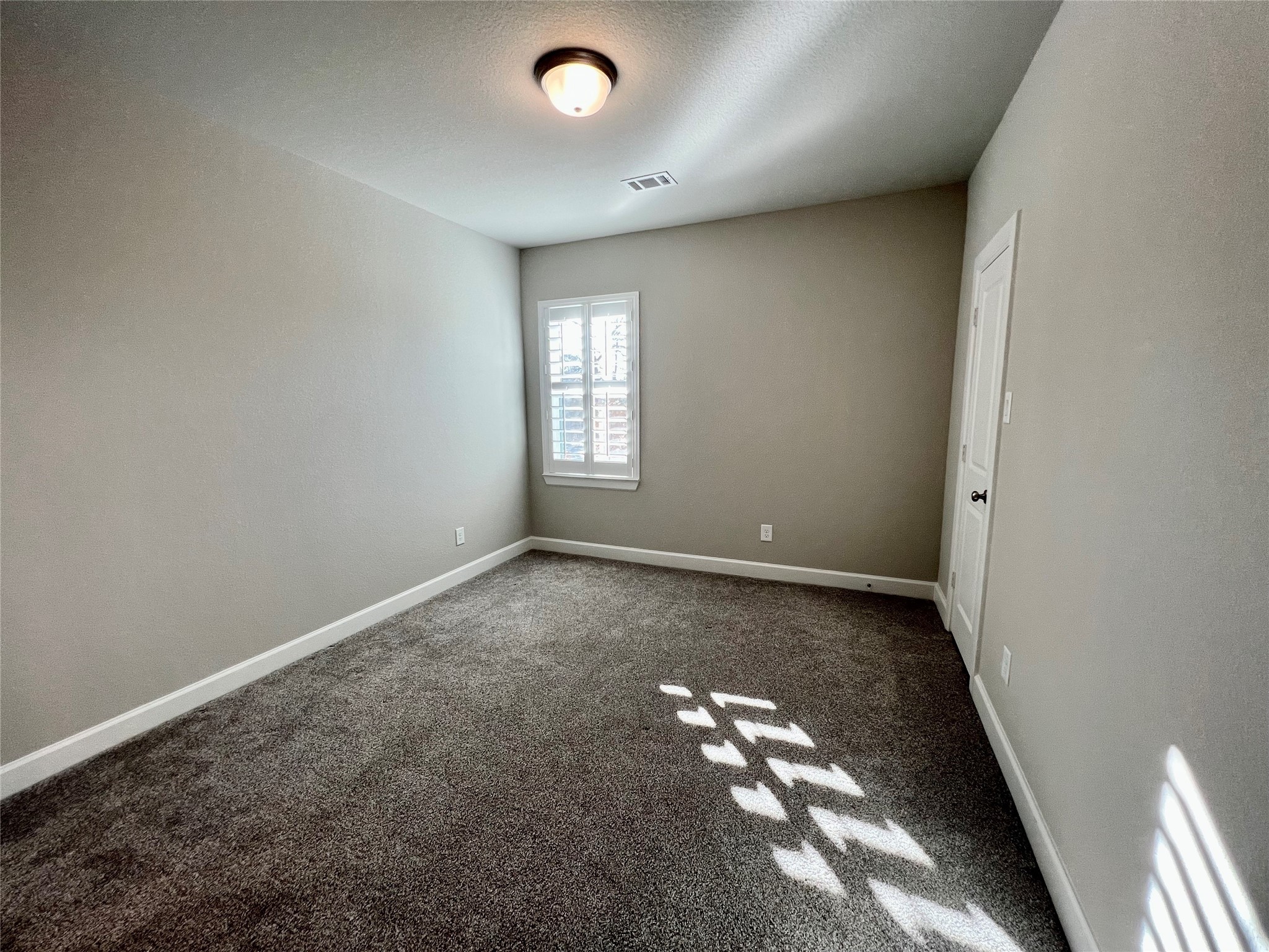 547 Kingston Lane Conroe, TX 77384 - Photo 44 of 50 an empty room with a window