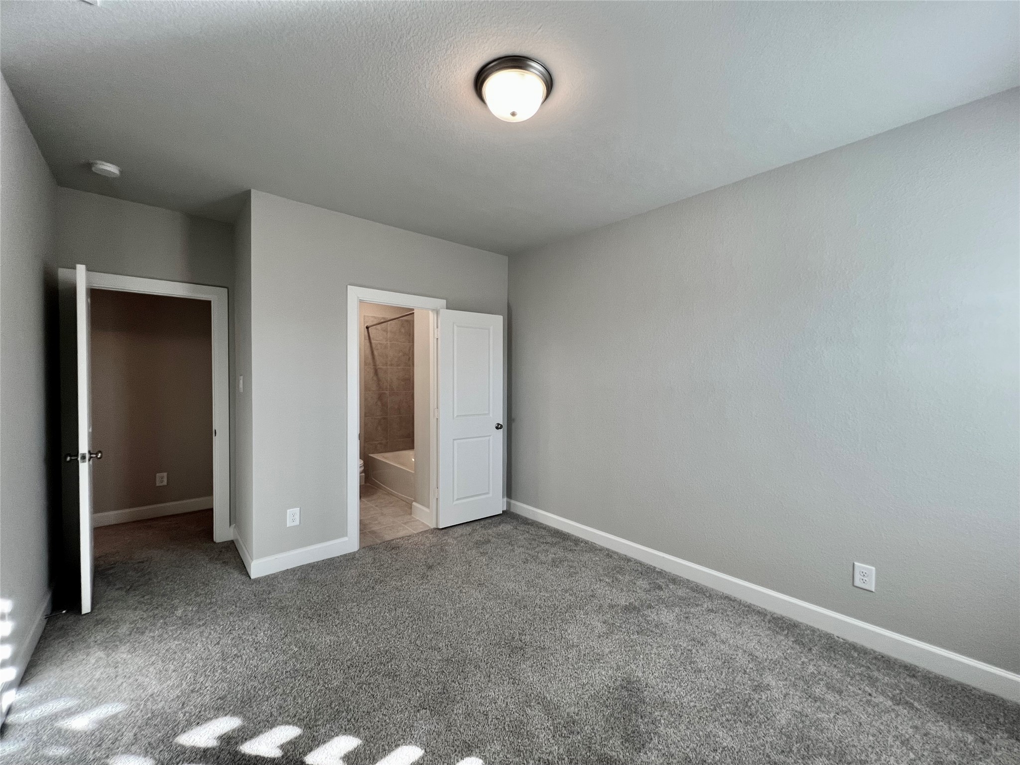 547 Kingston Lane Conroe, TX 77384 - Photo 46 of 50 an empty room with closet area