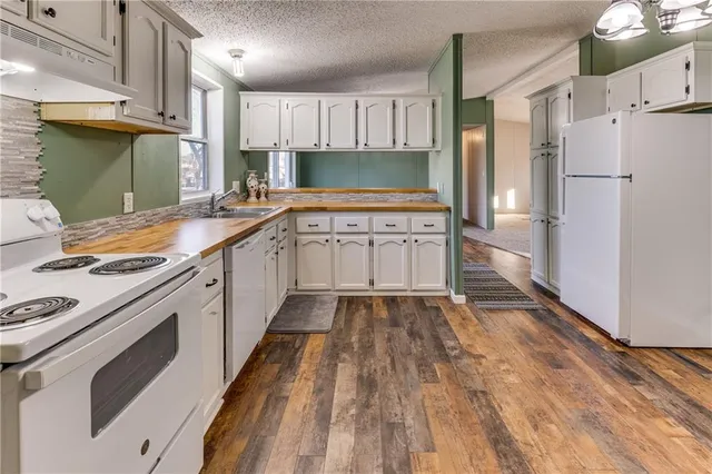 $129,000 | 618 West Locust Street, Mound City, KS 66056