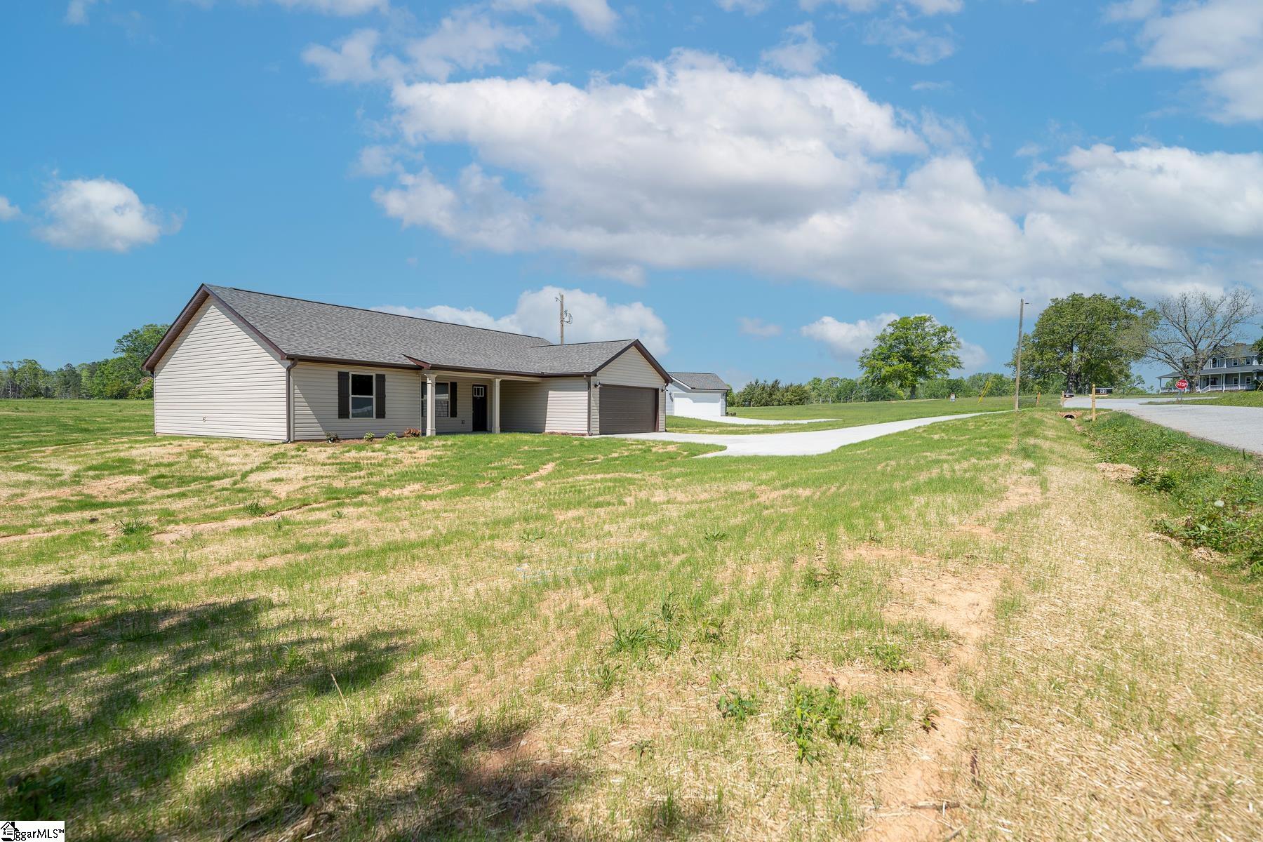 28 Lollis Road Laurens, SC 29360 - Photo 2 of 24