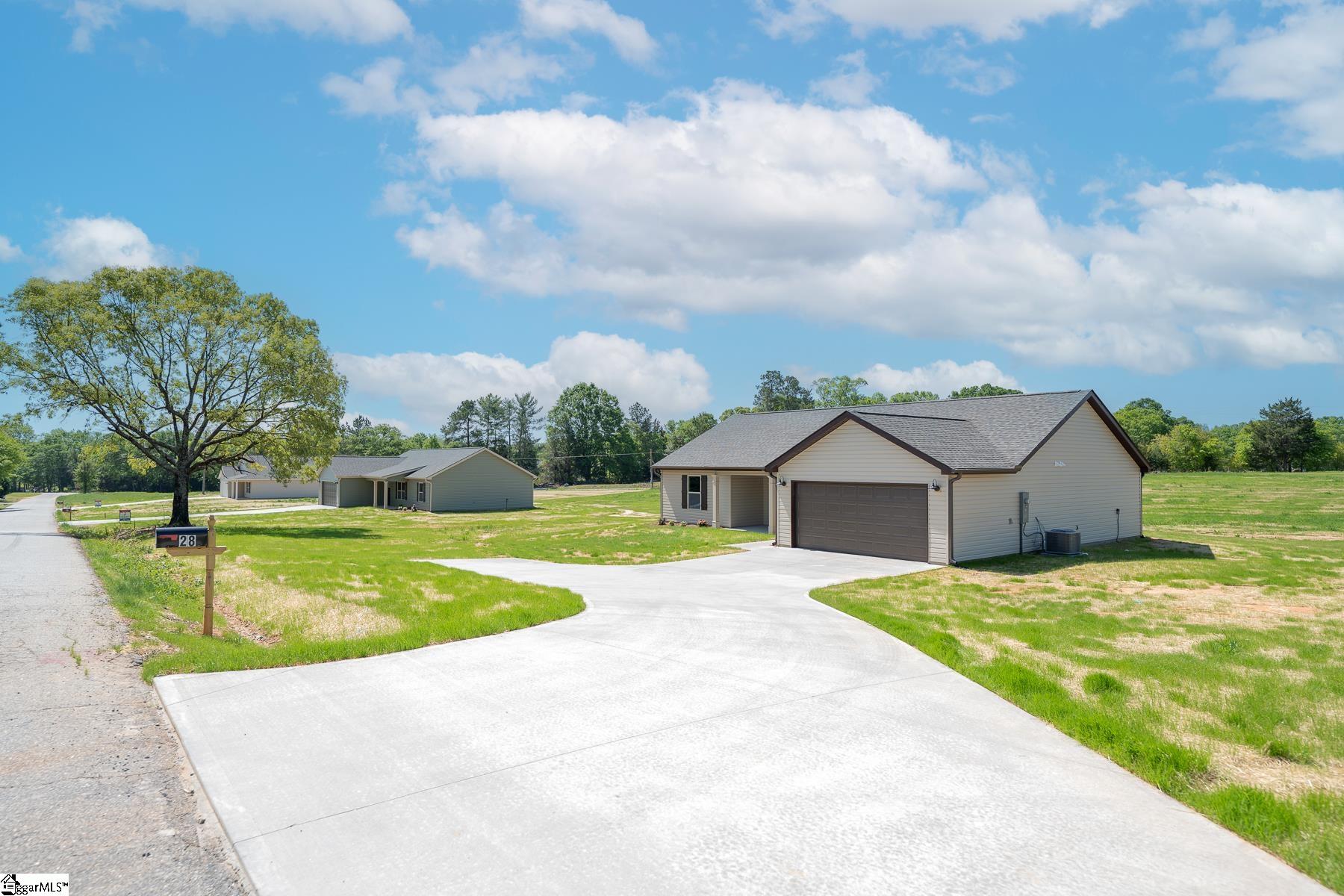 28 Lollis Road Laurens, SC 29360 - Photo 3 of 24