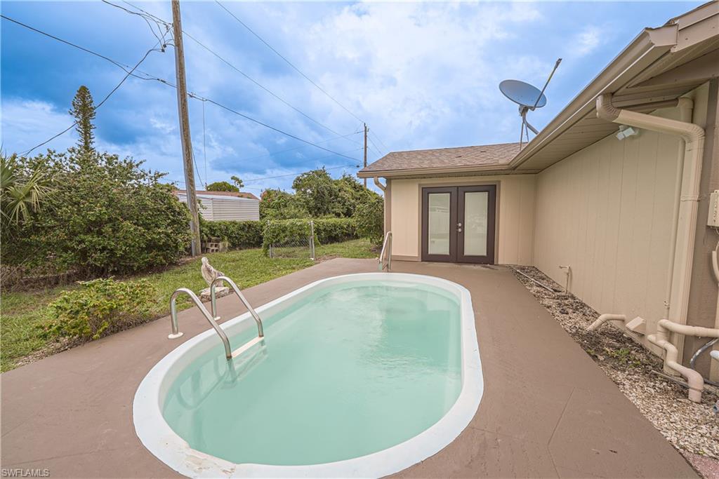 7233 Coolidge Road Fort Myers, FL 33967 - Photo 29 of 36 a view of a swimming pool with a yard