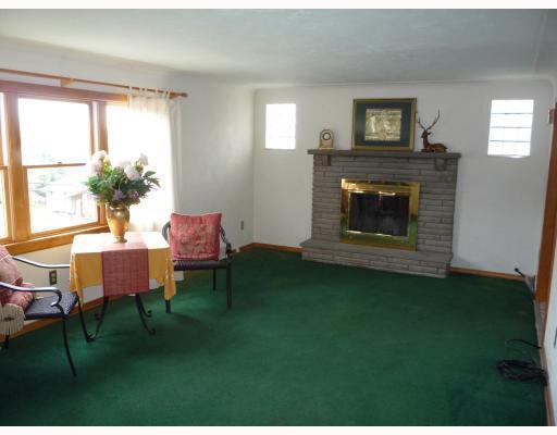327 Lewis Run Road West Mifflin, PA 15122 - Photo 4 of 17 Living Room.