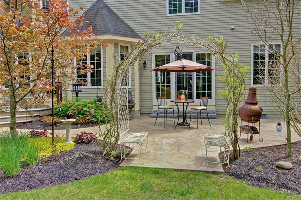 9 Riverbend Road Upton, MA 01568 - Photo 6 of 30 a backyard of a house with seating space