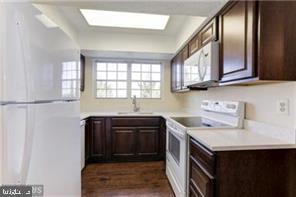 118 Fort Evans Road Southeast, Unit E Leesburg, VA 20175 - Photo 11 of 21 Kitchen