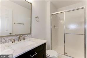 118 Fort Evans Road Southeast, Unit E Leesburg, VA 20175 - Photo 12 of 21 Hall Way Full Bath