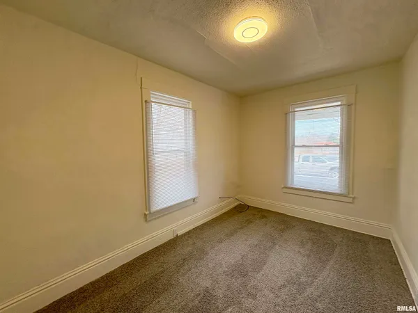 $59,900 | 2700 West Marquette Street, Peoria, IL 61605