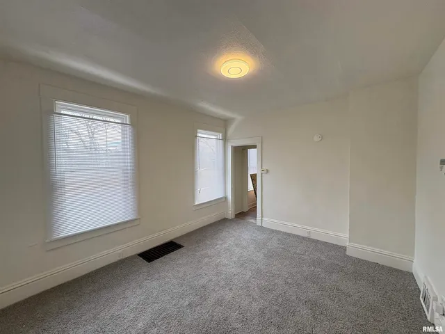 $68,900 | 2700 West Marquette Street, Peoria, IL 61605