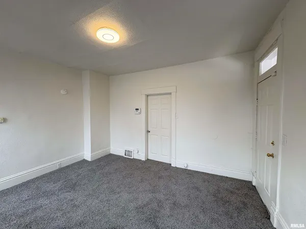 $59,900 | 2700 West Marquette Street, Peoria, IL 61605