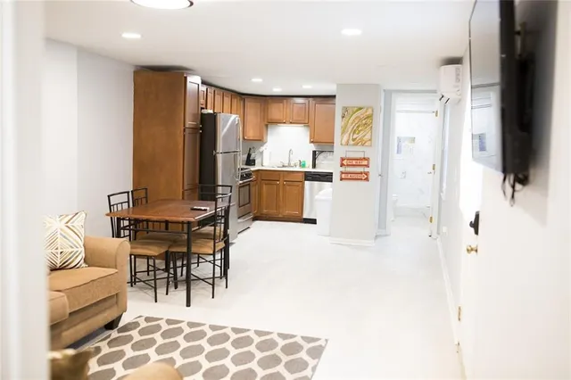 $1,250 | 802 Valence Street, Unit A, New Orleans, LA 70115