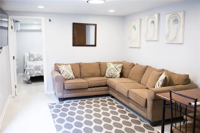 $1,250 | 802 Valence Street, Unit A, New Orleans, LA 70115