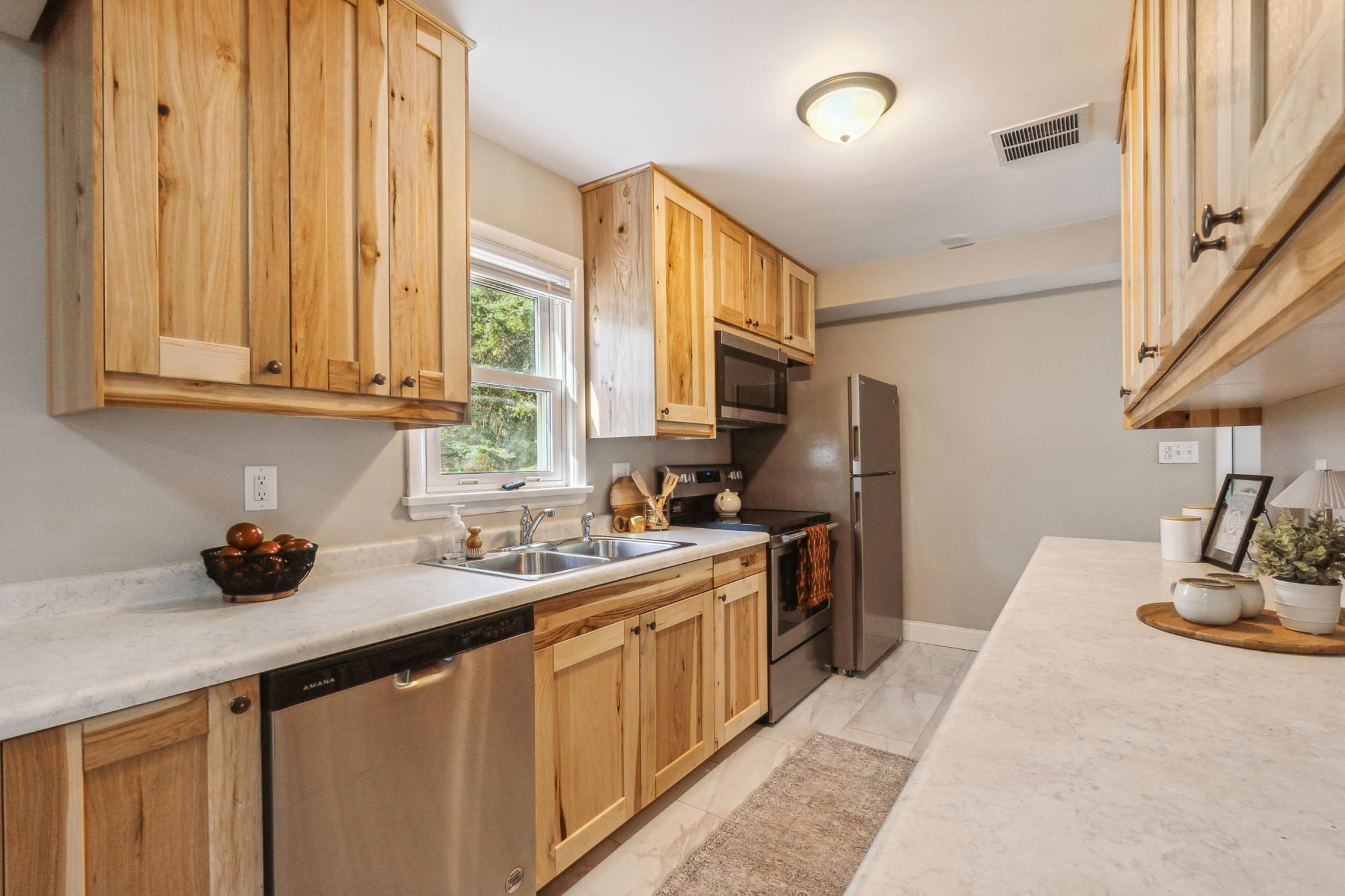 1027 West Arrowhead Road Duluth, MN 55811 - Photo 5 of 20 Gallery Image 5