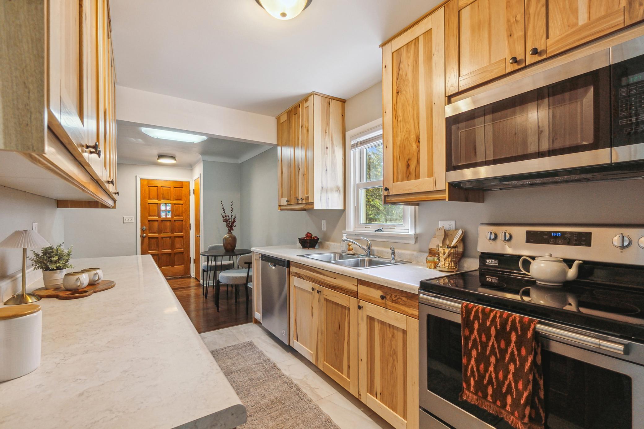 1027 West Arrowhead Road Duluth, MN 55811 - Photo 6 of 20 Gallery Image 6