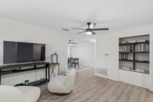 $310,999 | 1306 East Lovers Lane, Arlington, TX 76010