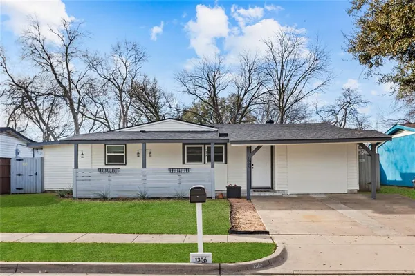$310,999 | 1306 East Lovers Lane, Arlington, TX 76010