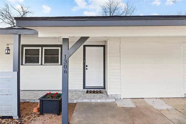 $310,999 | 1306 East Lovers Lane, Arlington, TX 76010