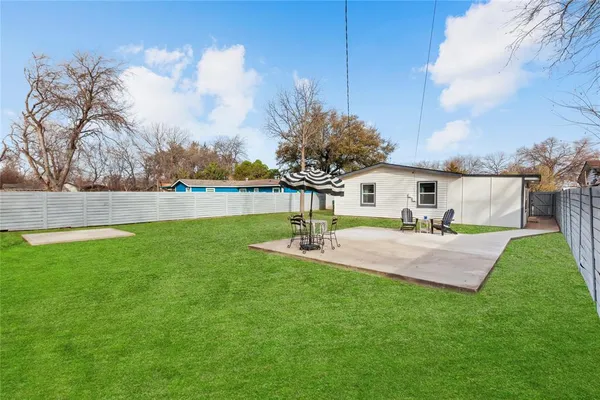 $310,999 | 1306 East Lovers Lane, Arlington, TX 76010