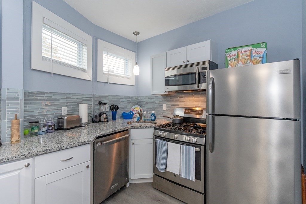 6 Windsor Street Worcester, MA 01605 - Photo 14 of 38