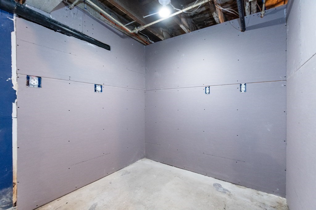 6 Windsor Street Worcester, MA 01605 - Photo 28 of 38