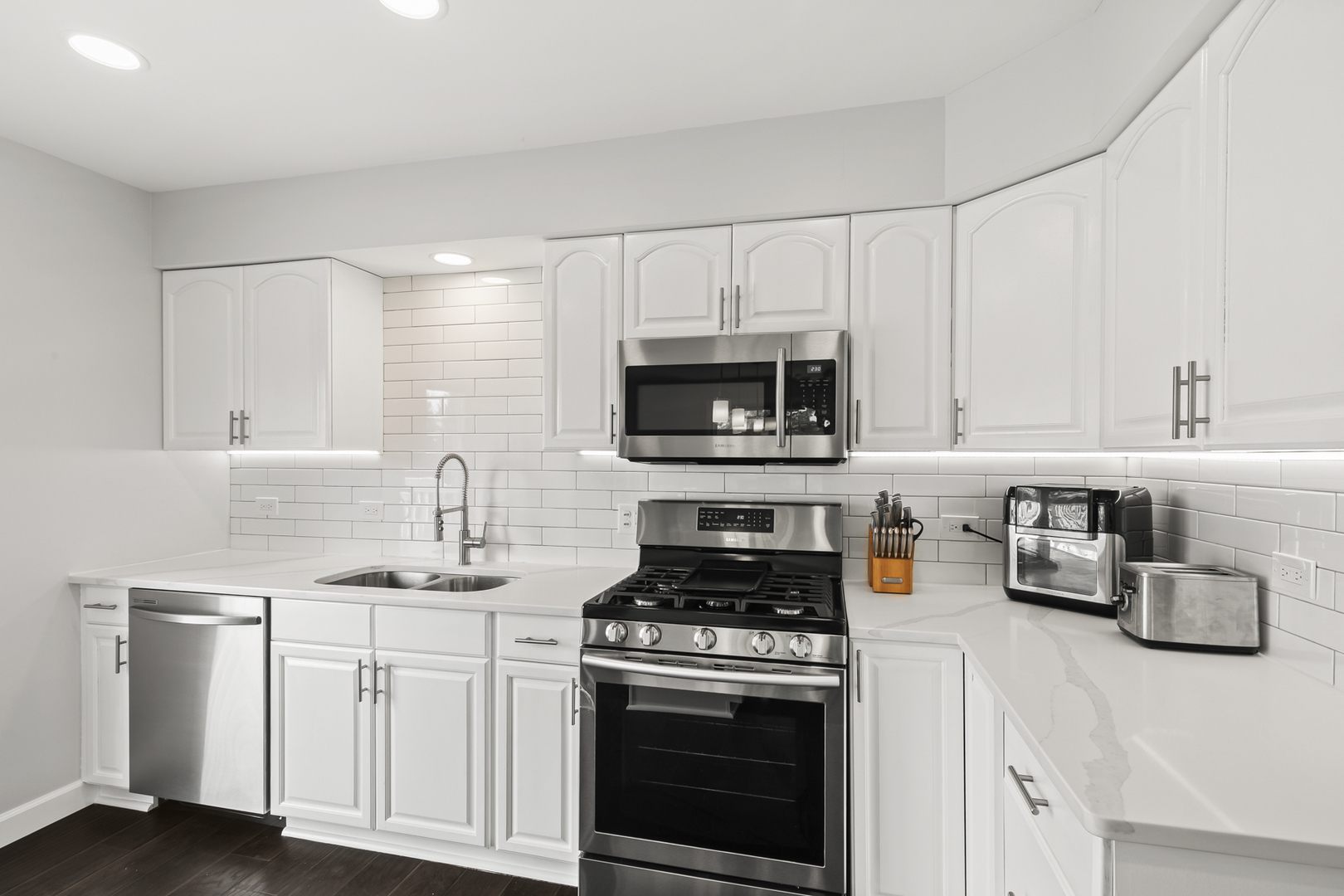 22 North High Point Road Round Lake, IL 60073 - Photo 9 of 32 Gallery Image 9