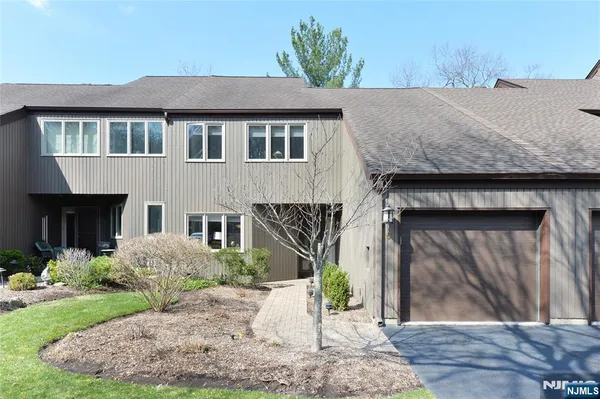 $799,999 | 6 Romopock Court, Unit 6, Mahwah, NJ 07430