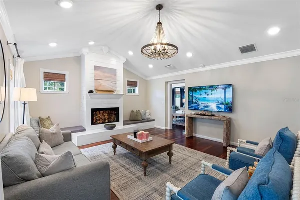 $949,000 | 1811 Nursery Road, Clearwater, FL 33764