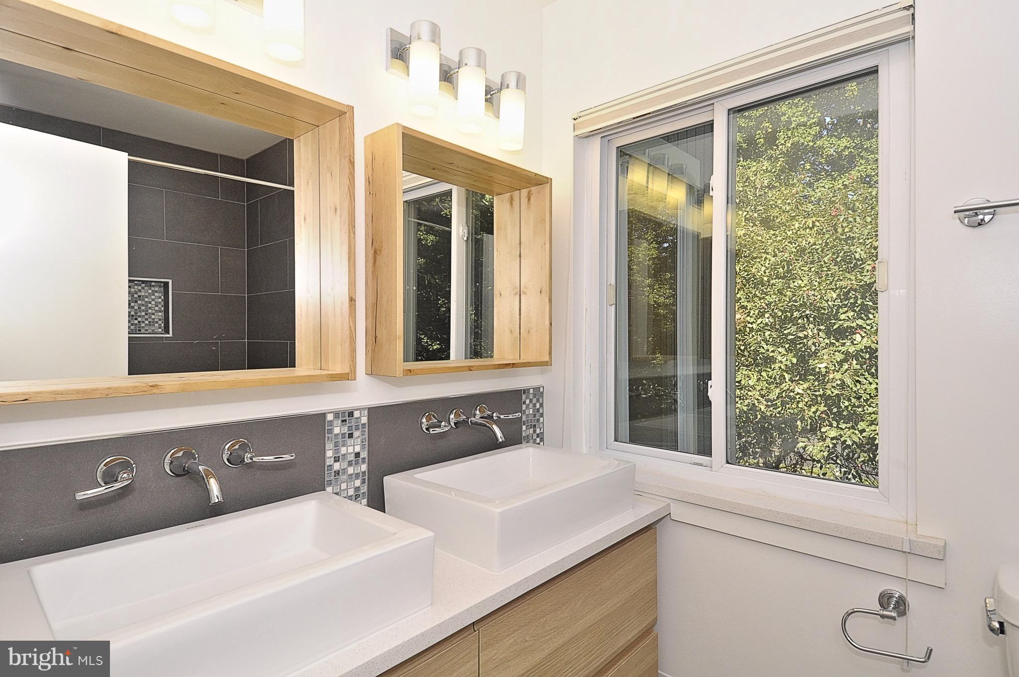 11744 Decade Court Reston, VA 20191 - Photo 4 of 30 Updated guest bath w/ dual vanity