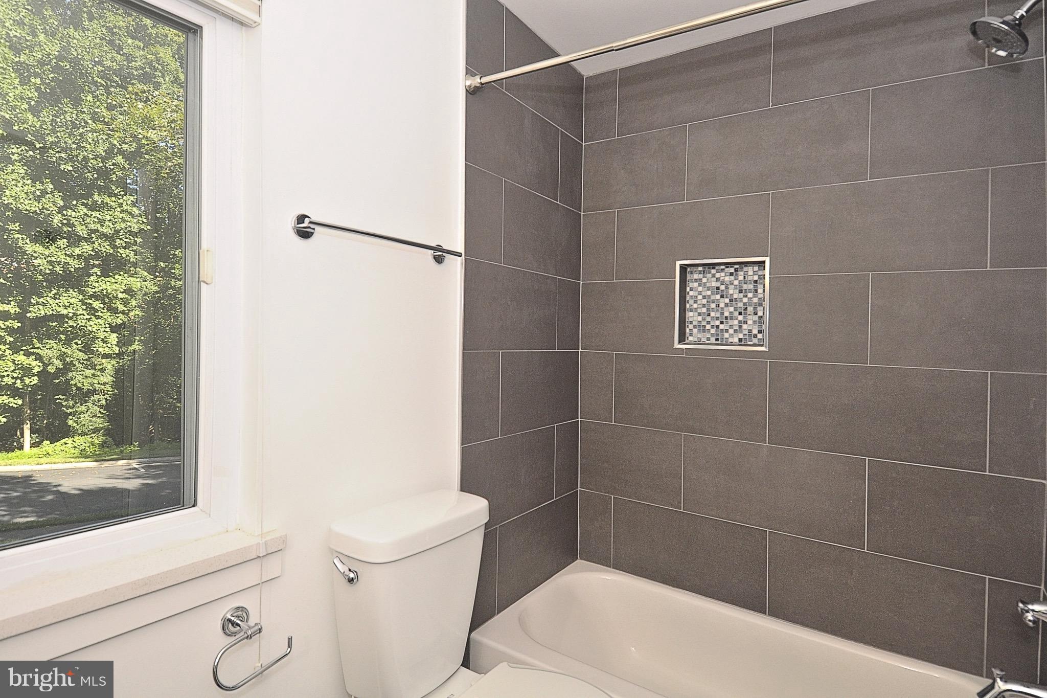 11744 Decade Court Reston, VA 20191 - Photo 6 of 30 Designer tile in guest bath