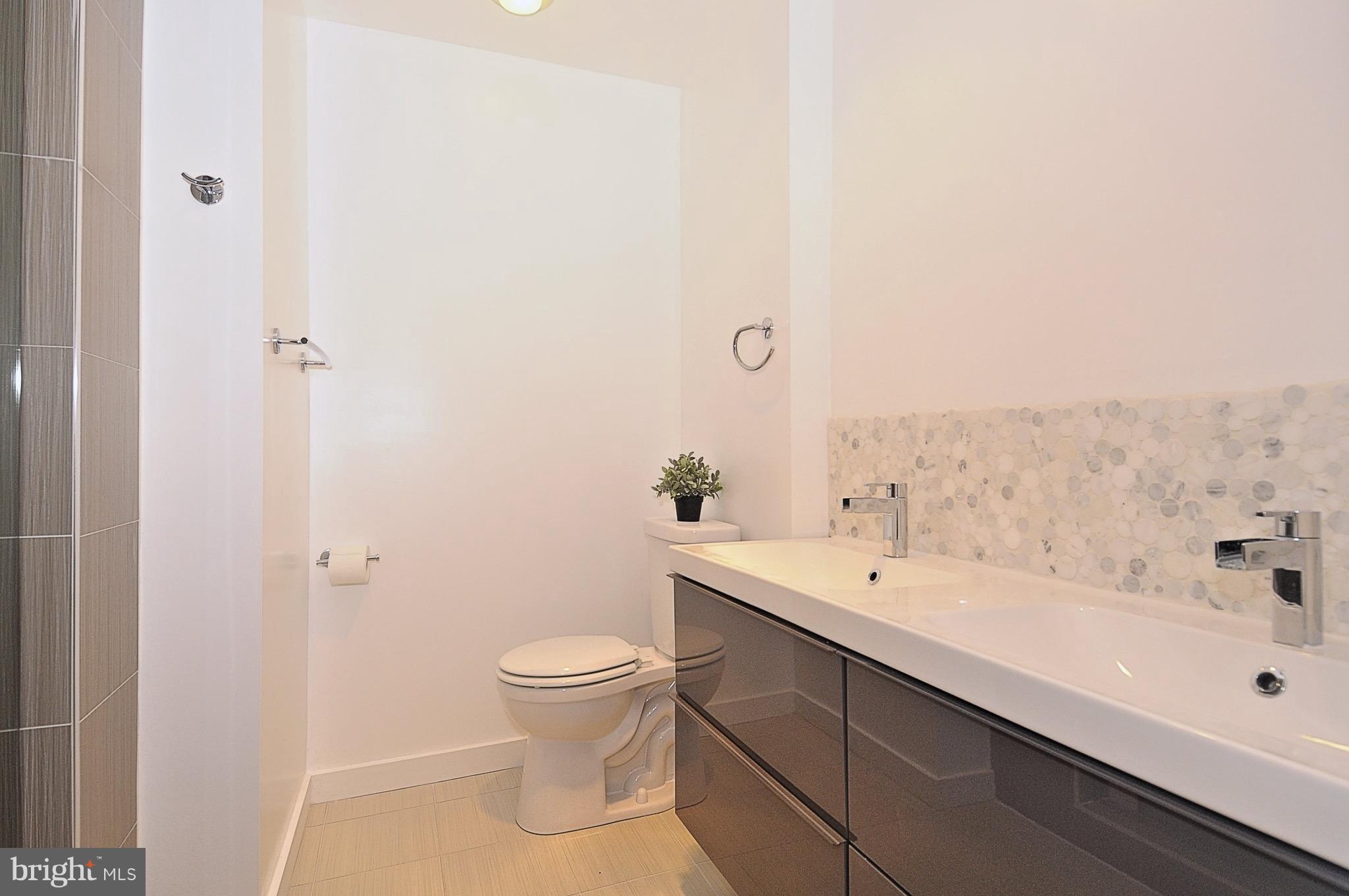 11744 Decade Court Reston, VA 20191 - Photo 7 of 30 Dual vanity and designer finishes