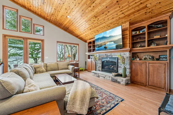 $1,149,900 | 24560 Cedar Point Road, New Prague, MN 56071