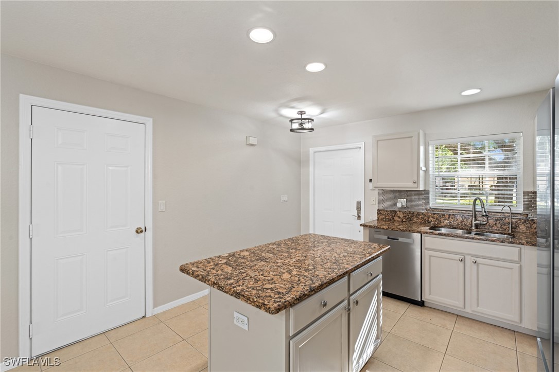 5124 Leeds Road Fort Myers, FL 33907 - Photo 5 of 46 Gallery Image 5