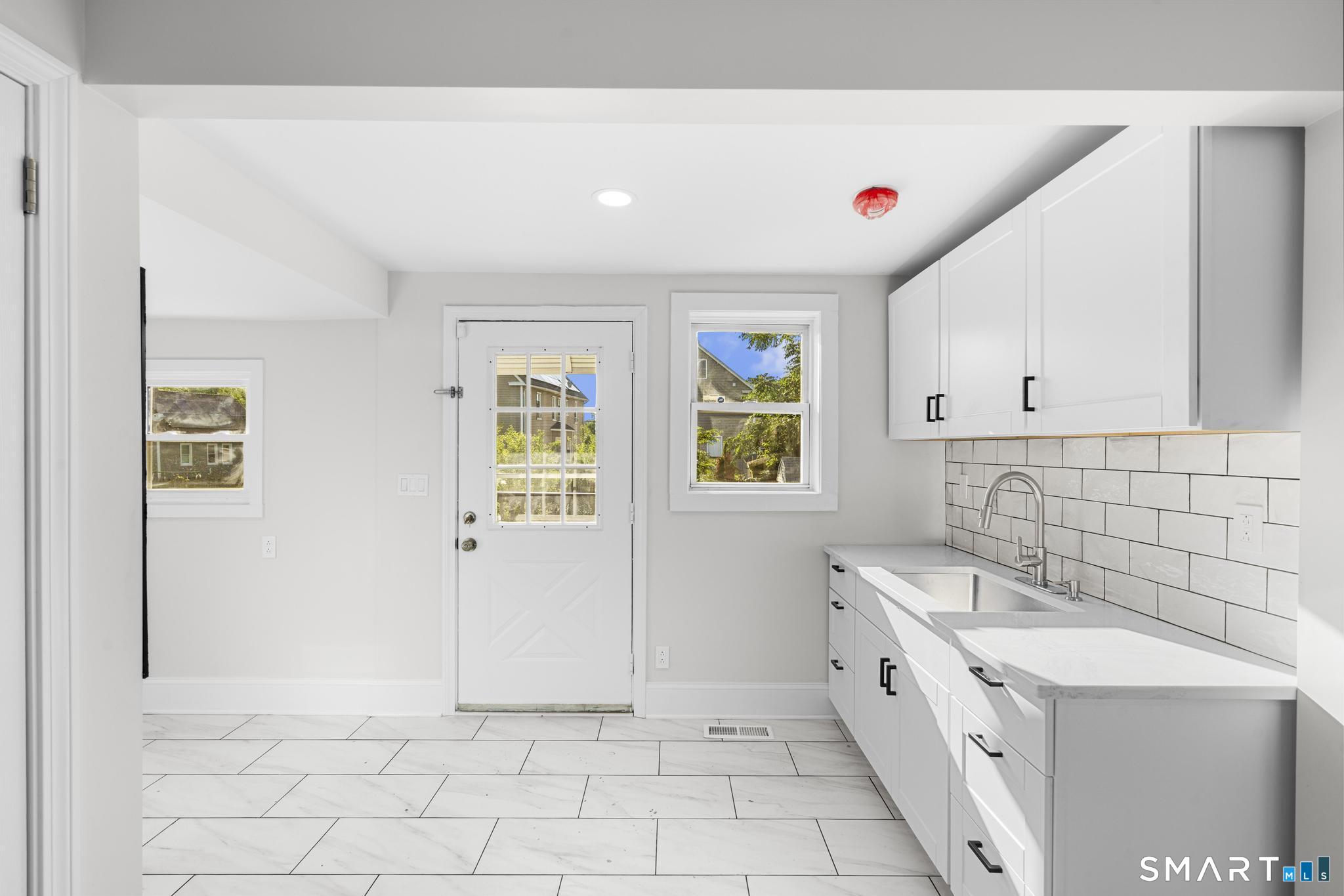 39 Edwards Street Hamden, CT 06517 - Photo 7 of 17