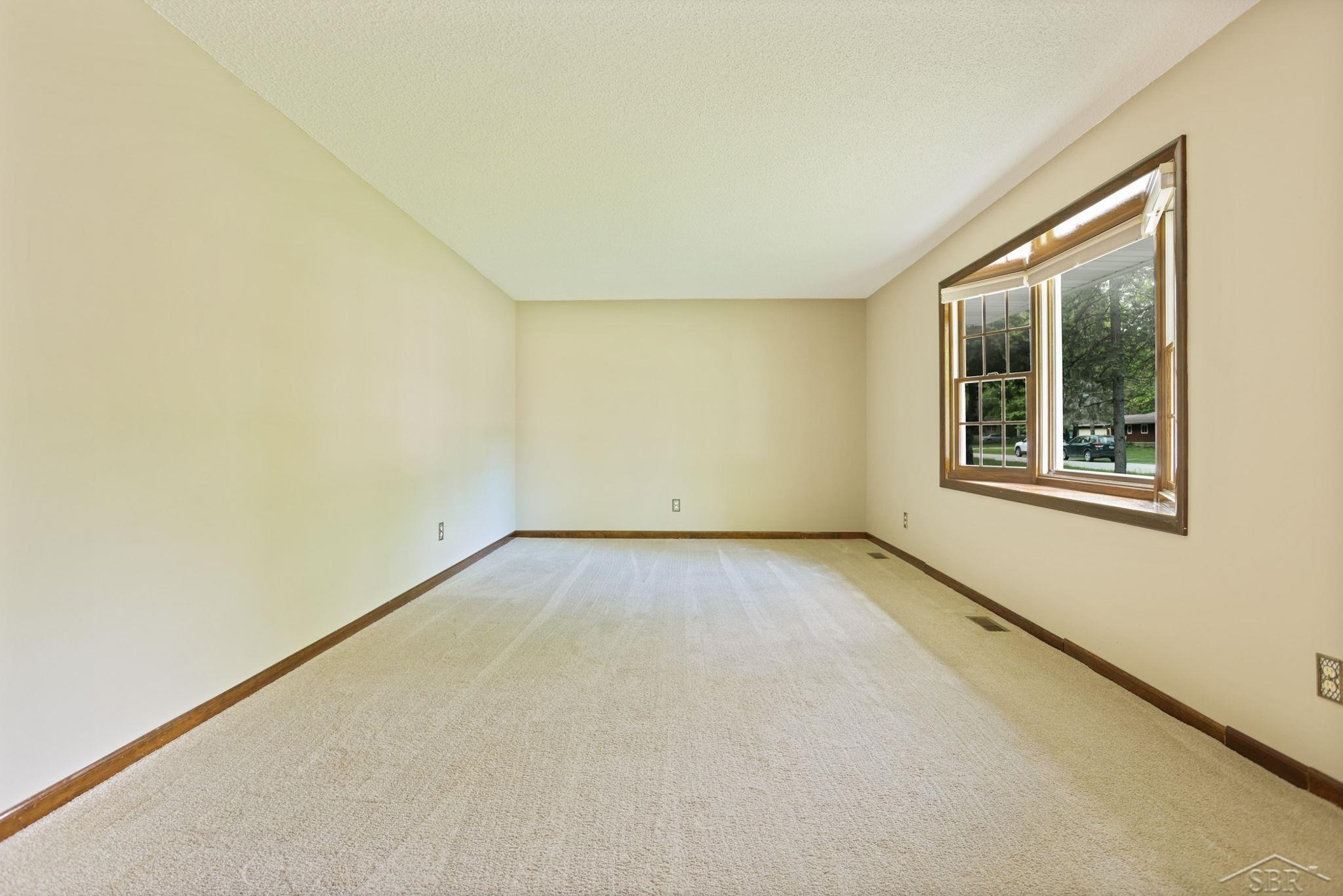 4899 Raymond Road Midland, MI 48642 - Photo 7 of 33