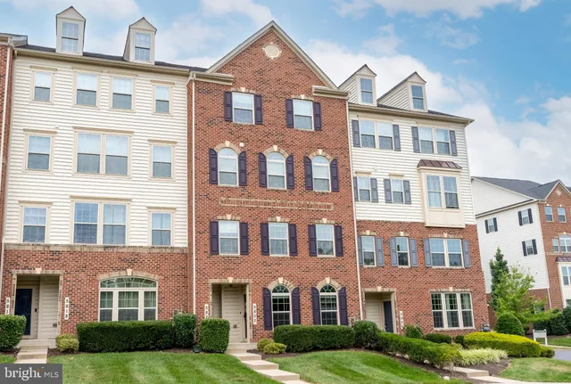 $400,000 | 5822 Oakdale Vlg Road, Ijamsville, MD 21754