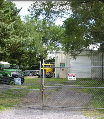 a view of a park with entertaining space