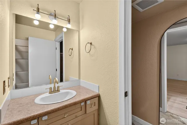 $2,600 | 9805 Avondale Road Northeast, Unit S252, Redmond, WA 98052