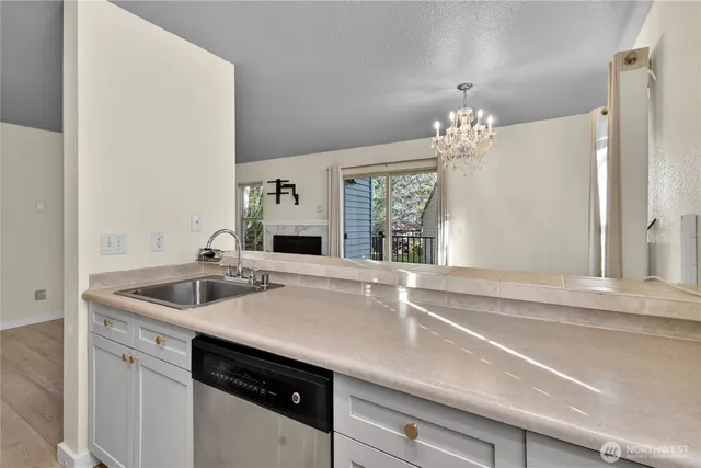 $2,600 | 9805 Avondale Road Northeast, Unit S252, Redmond, WA 98052