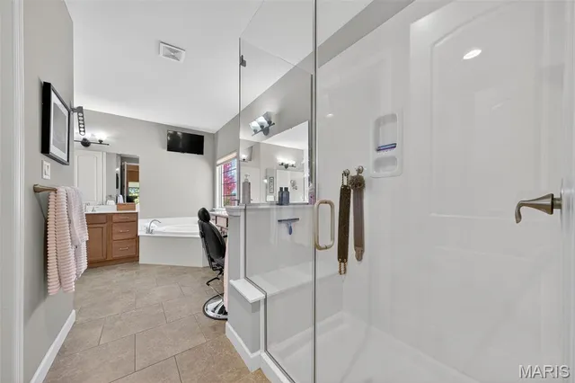 $1,090,000 | 14623 Kendall Ridge Drive, Chesterfield, MO 63017