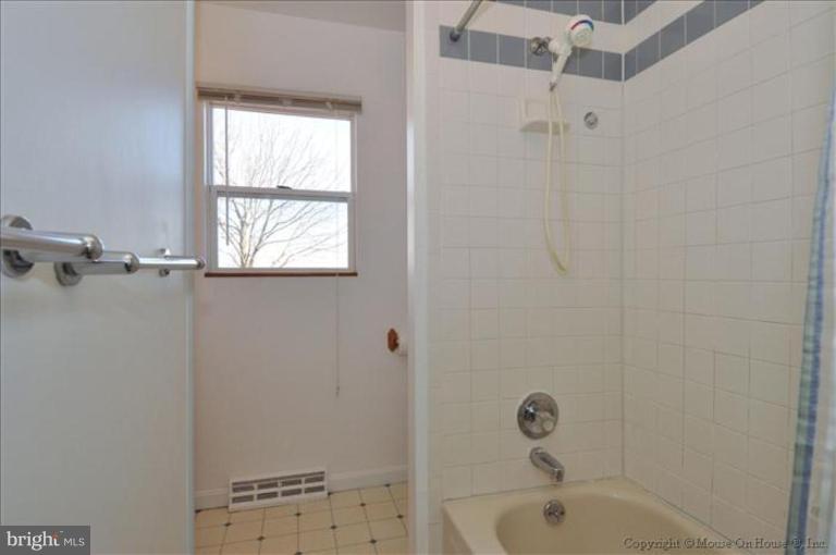 9311 Oak Spring Court Frederick, MD 21701 - Photo 11 of 30 Bath #1