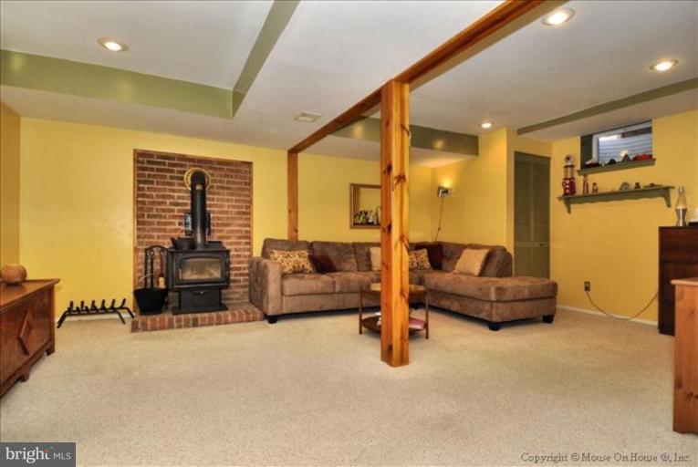 9311 Oak Spring Court Frederick, MD 21701 - Photo 14 of 30 Family Room