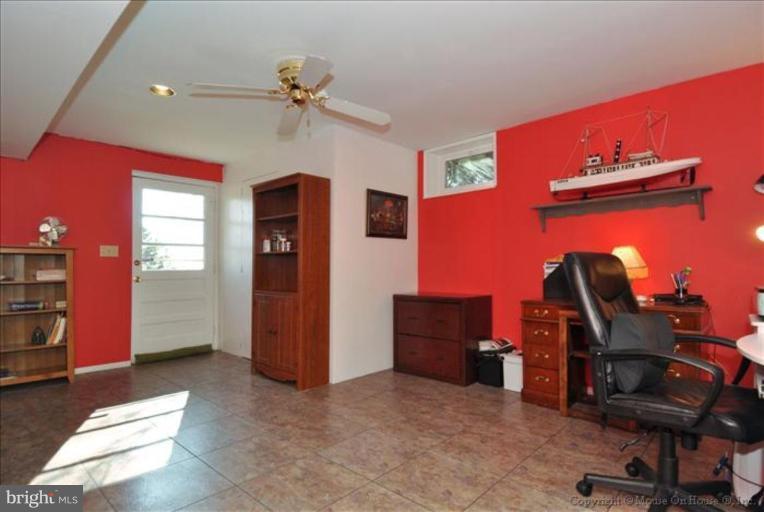 9311 Oak Spring Court Frederick, MD 21701 - Photo 16 of 30 Den