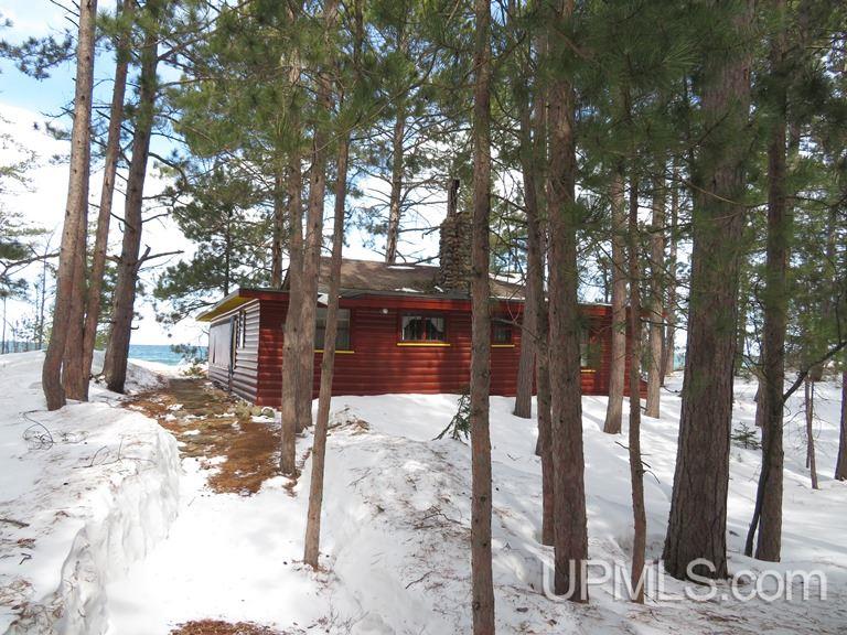 5 Middle Island Point Road Marquette, MI 49855 - Photo 4 of 11