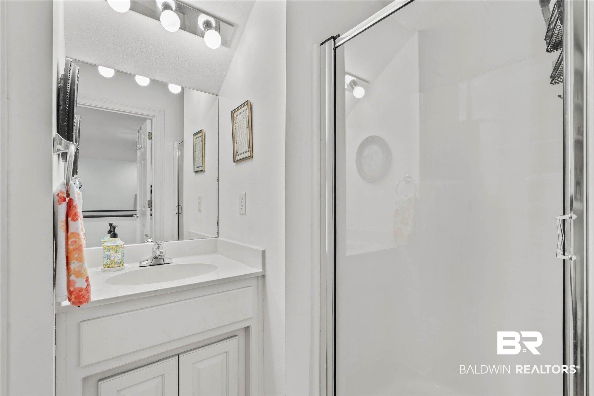 8841 Escambia Avenue Elberta, AL 36530 - Photo 39 of 66 Upstairs Guest Bathroom