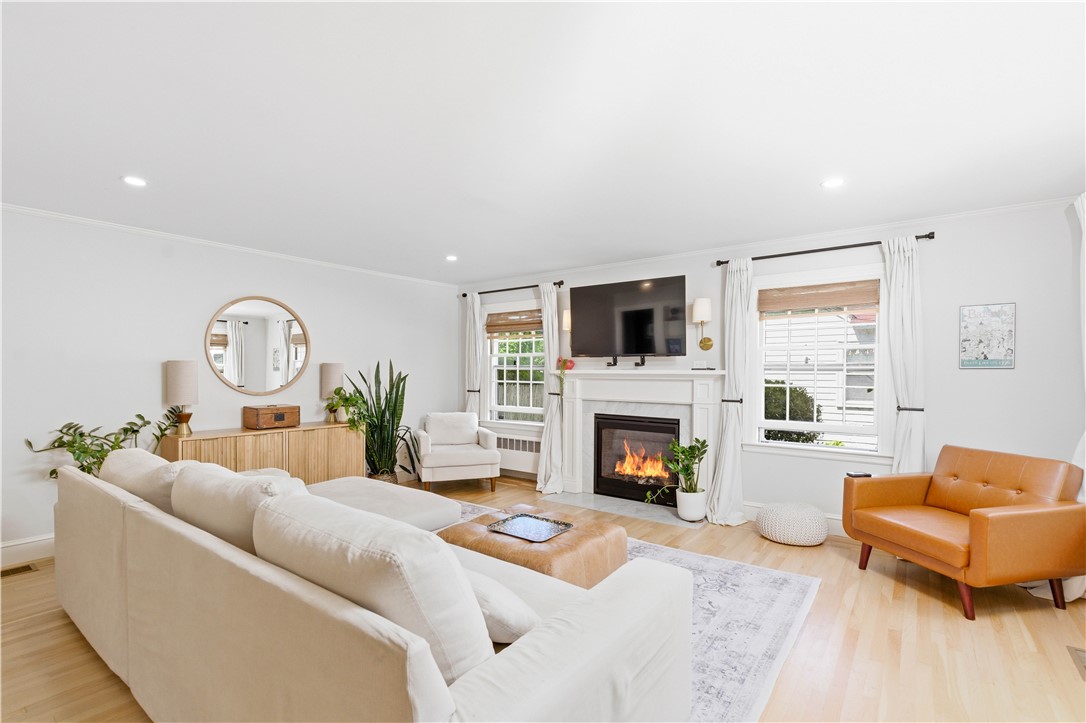 23 Dyer Street Warren, RI 02885 - Photo 12 of 49