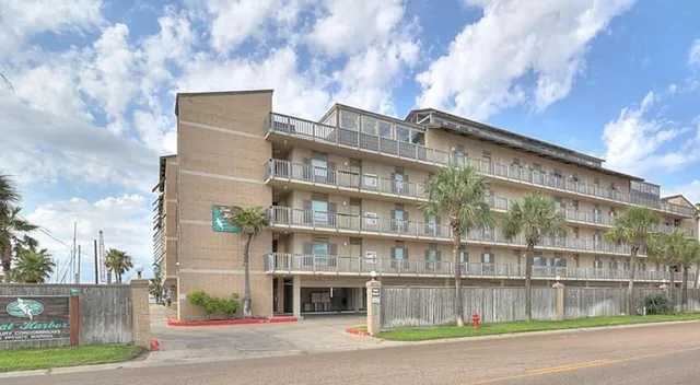 $4,000 | 200 West Cotter Avenue, Unit B3, Port Aransas, TX 78373