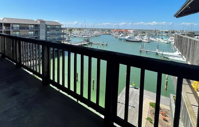 $4,000 | 200 West Cotter Avenue, Unit B3, Port Aransas, TX 78373