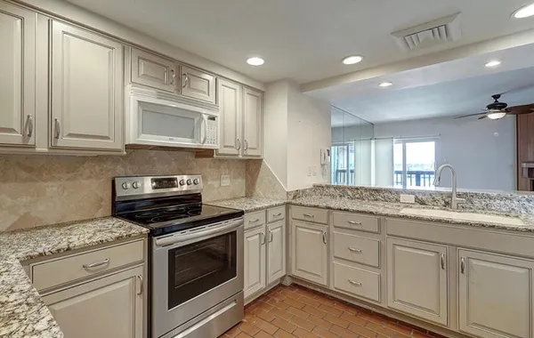 $4,000 | 200 West Cotter Avenue, Unit B3, Port Aransas, TX 78373